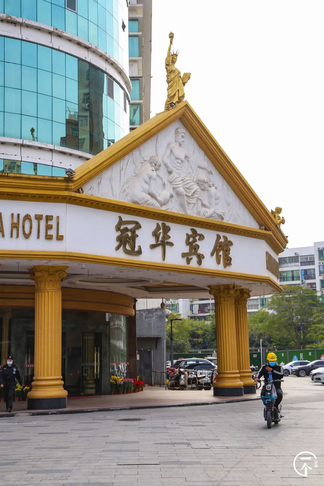 我在深圳富士康打工，月入5k，住30元旅館