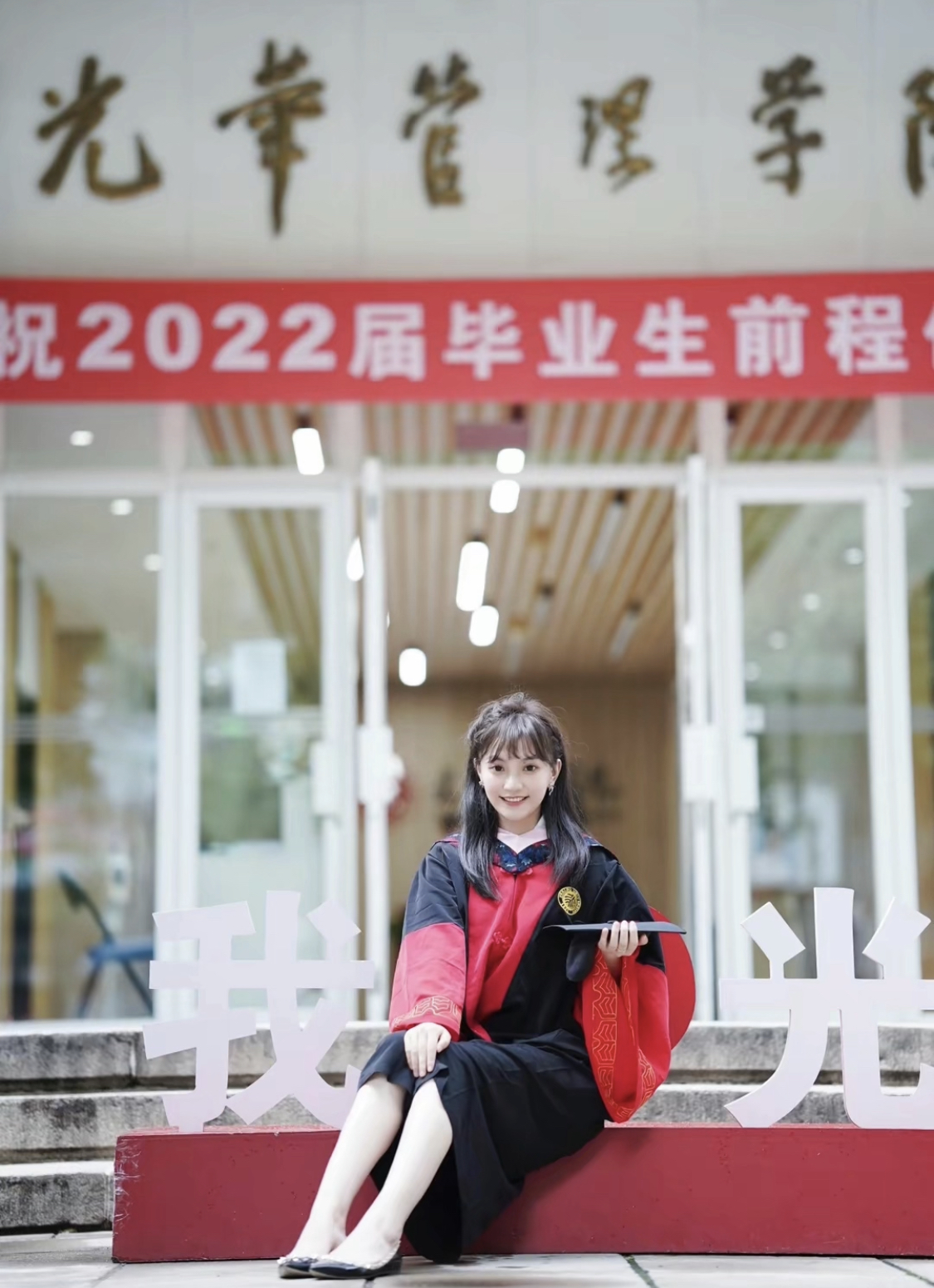 一组北京大学校花毕业照走红，颜值天花板来了，真实身份更是惊人