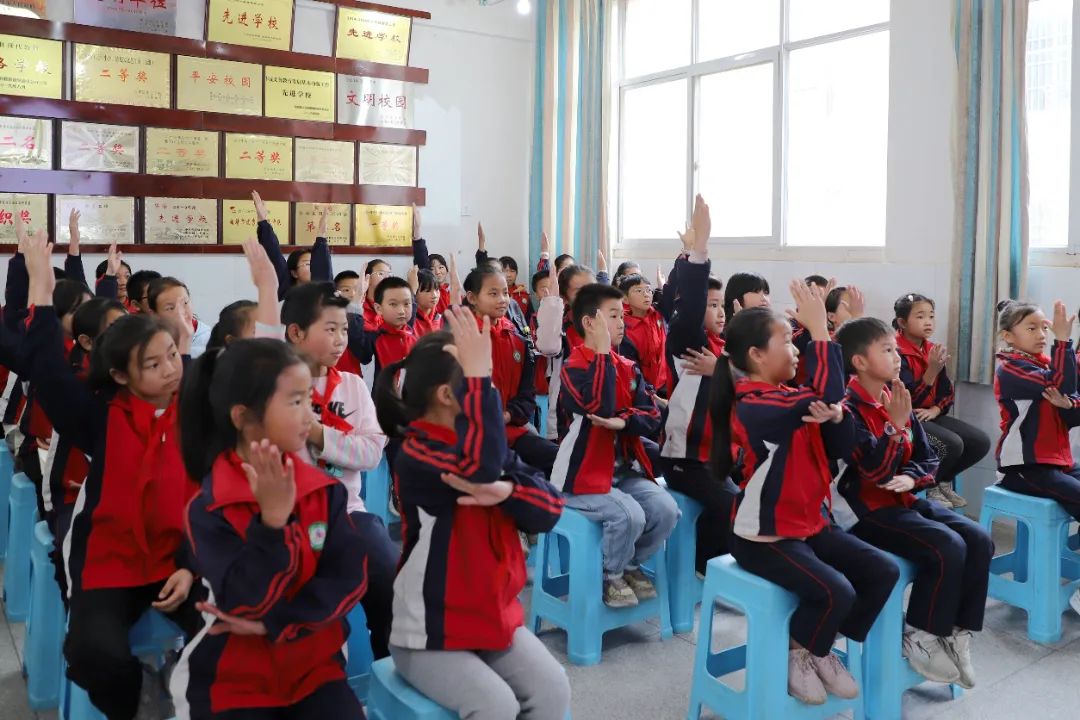 【六一特辑】点亮六一 共护未来 陆良法院送法进校园