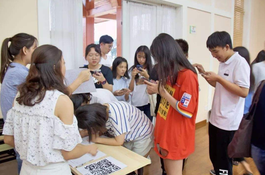 大学生每月生活费给多少？1500够不够？听听辅导员怎么说