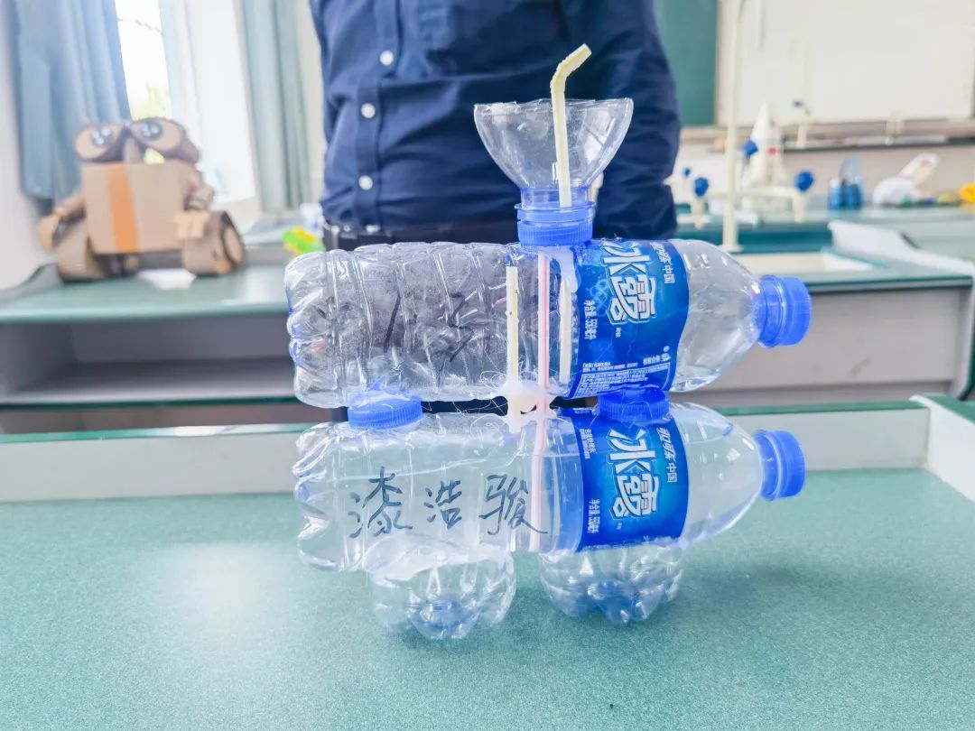 黄甲小学开展“人人参与科技节，我的科技节我做主”科技节活动