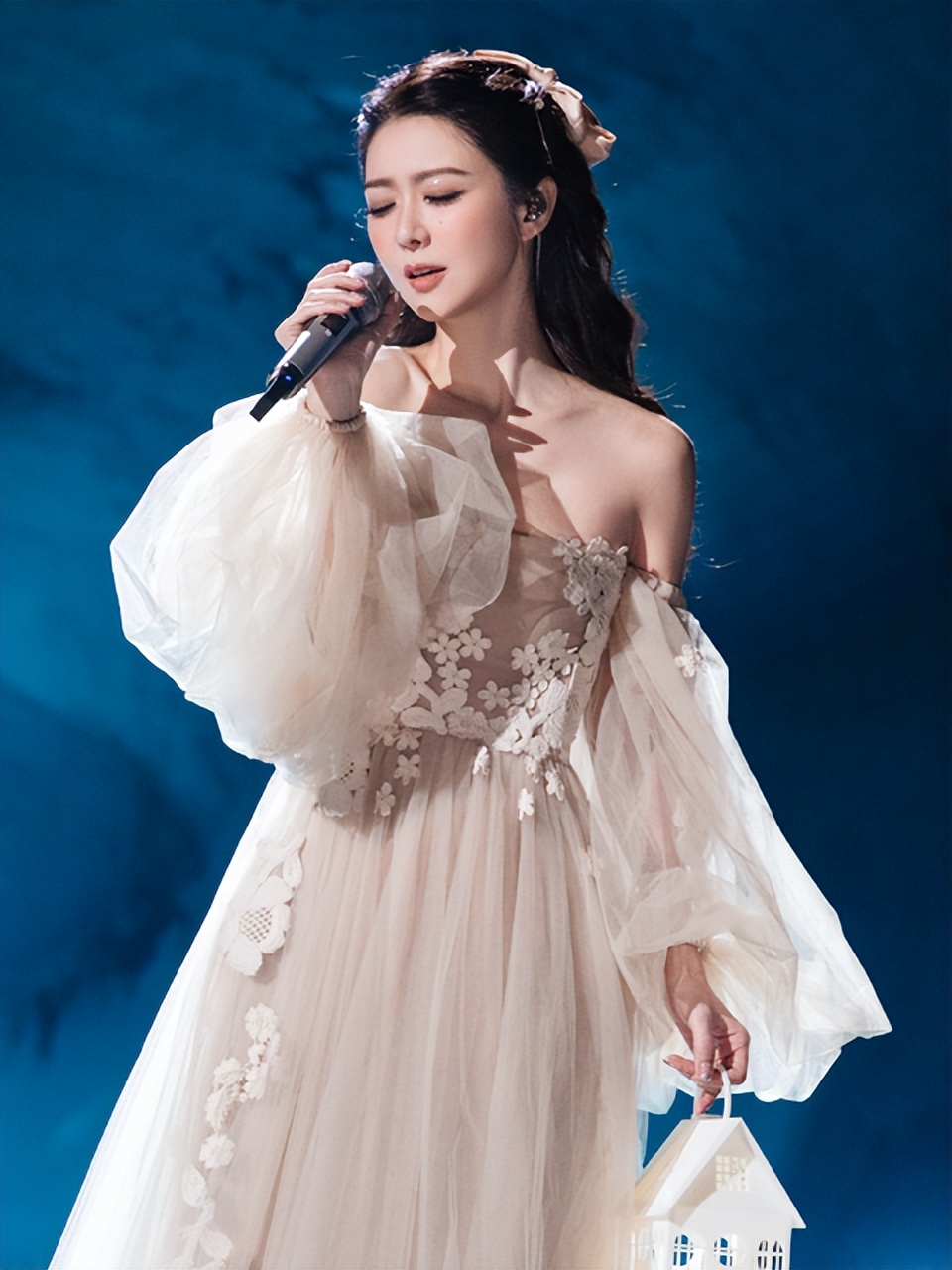 40��Ѧ�����������࣬�������ݴ��ţ�Ĩ����Ůȹ�λغ���СΨ