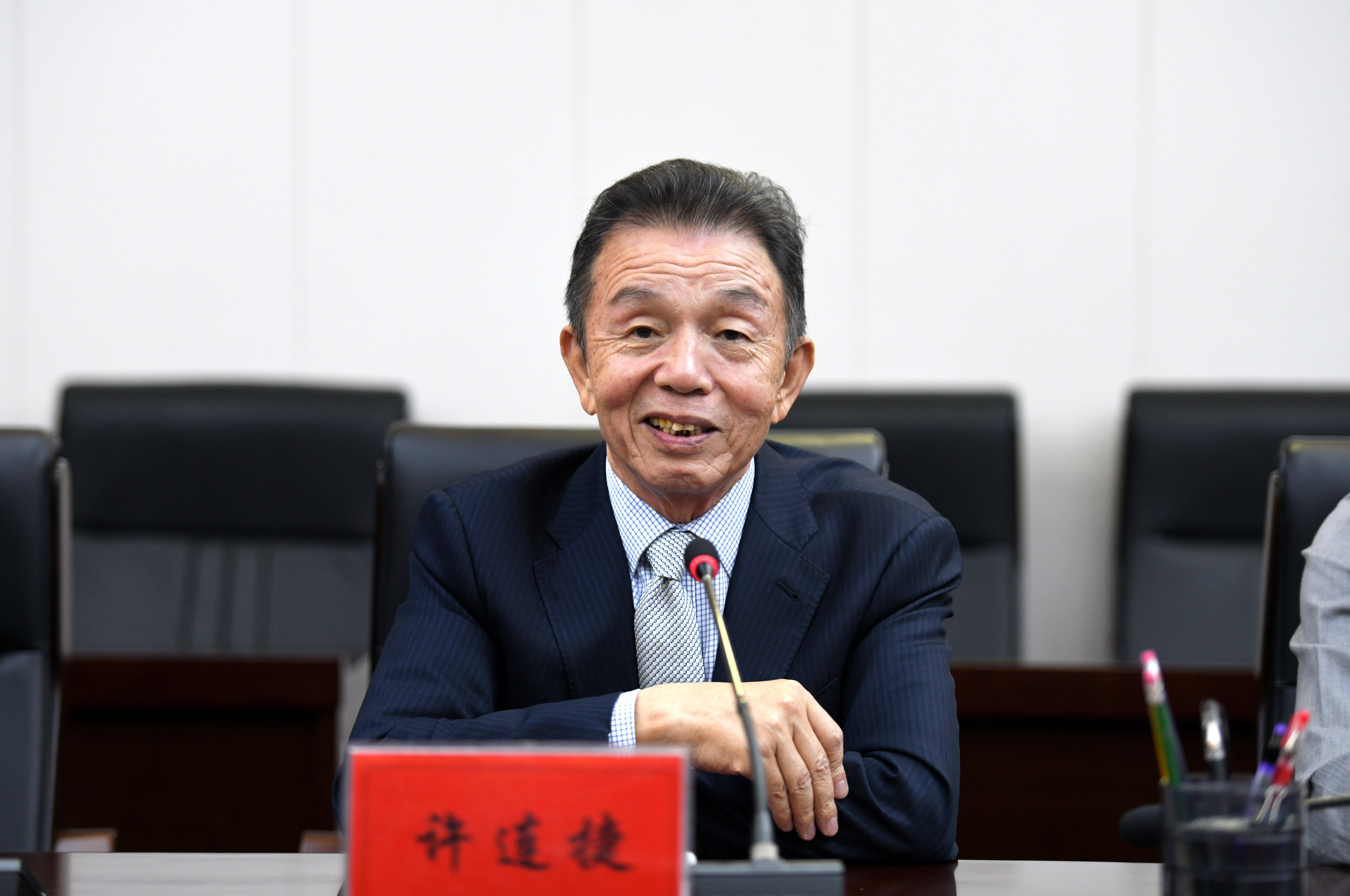 晋江13位百亿富豪：财富总额超3000亿，丁氏兄弟领衔，蔡氏占5席