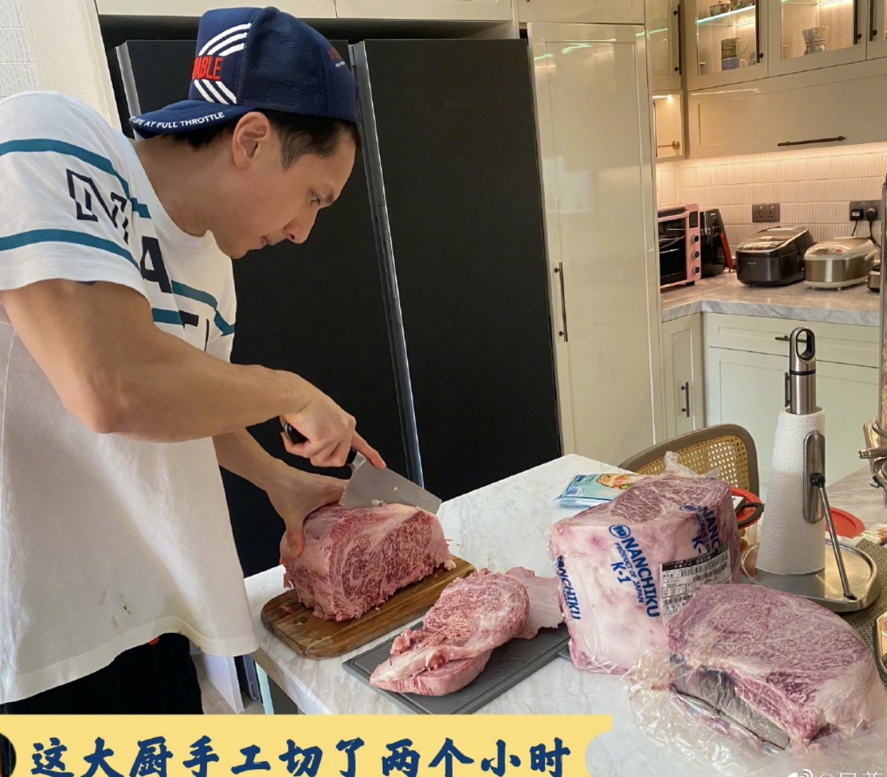 吴尊晒30天隔离生活，新家超豪华泳池曝光，NeiNei姐弟认真学中文
