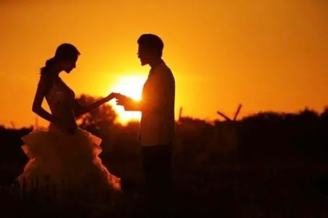 越南女老师与她的富二代学生未婚生子，如今有2娃生活幸福