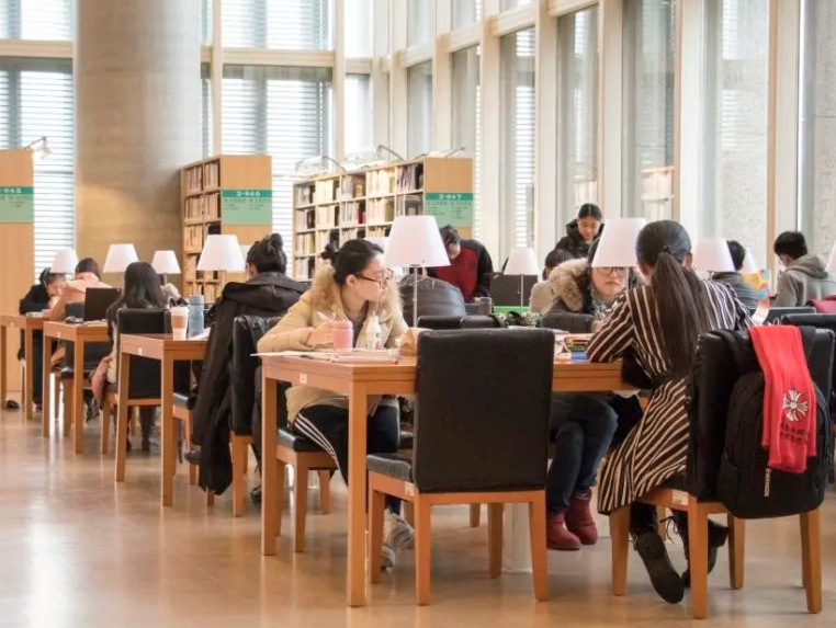 石家庄学院拟录14名博士，其中三名是“海归”，学历含金量遭质疑