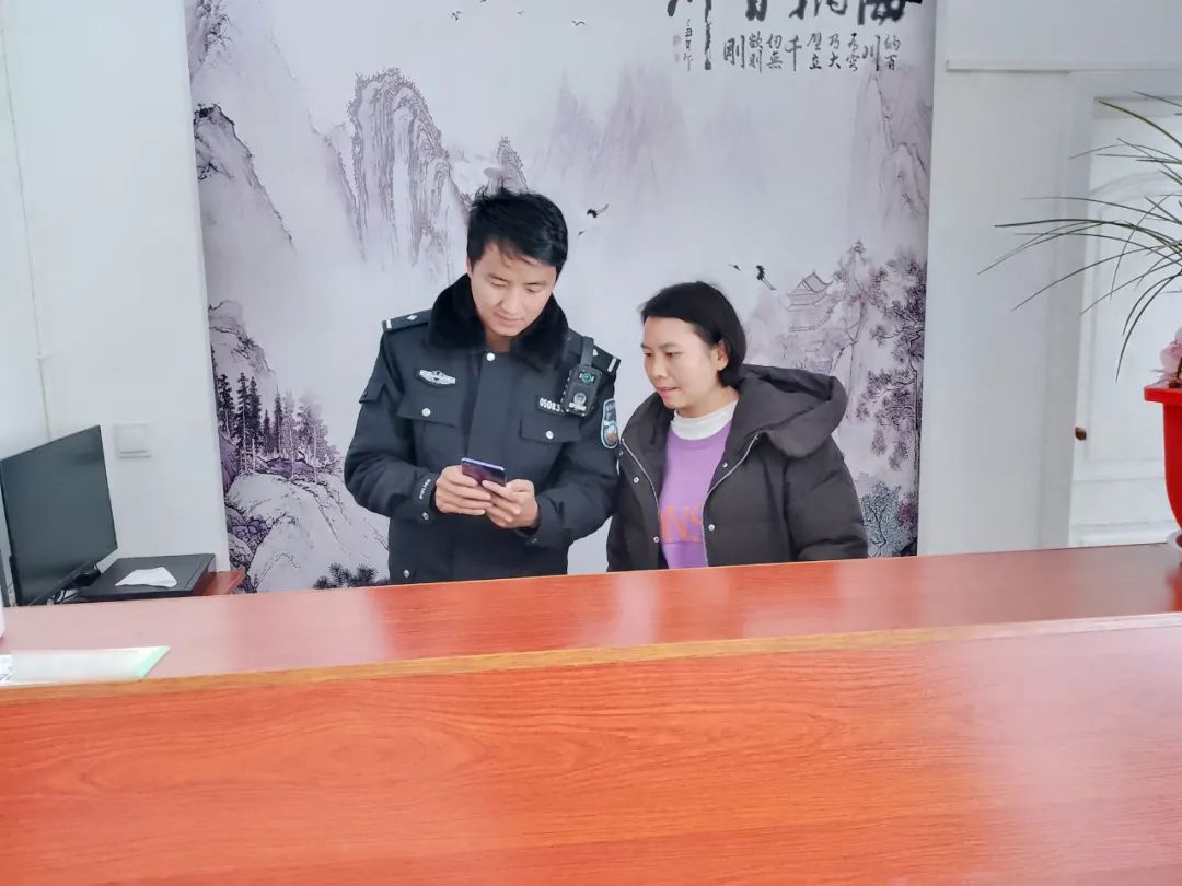 【我为群众办实事】维西警方成功办理首张电子版特种行业许可证