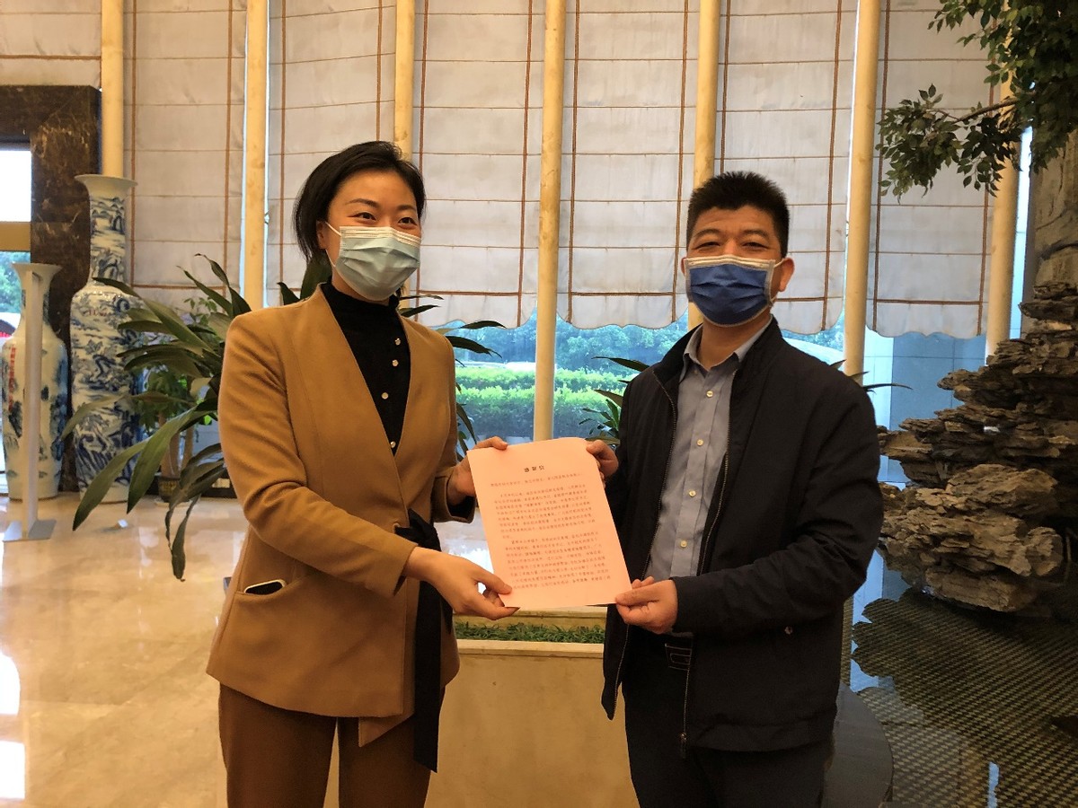 江西省人民医院红谷滩核酸采样队有序展开工作