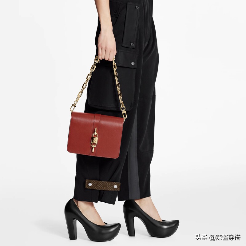 优雅枫叶红包包推荐！Chanel、LV、Burberry、YSL、MK