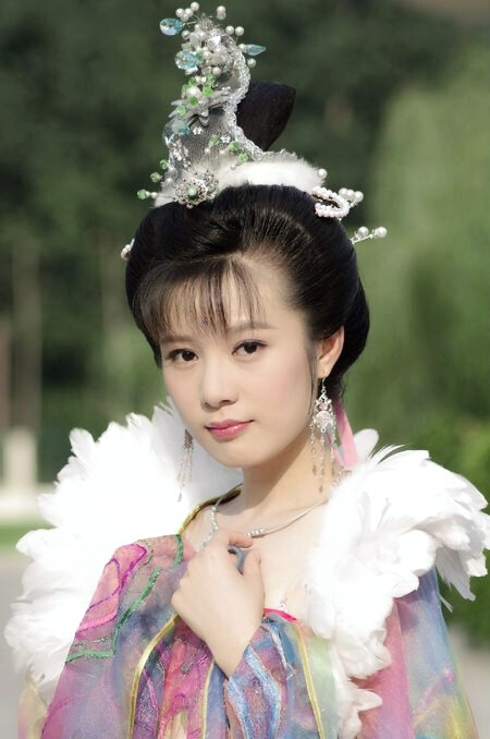 曾获姑父尤小刚力捧,20岁演西施被嘲,她还是新版倚天的纪晓芙