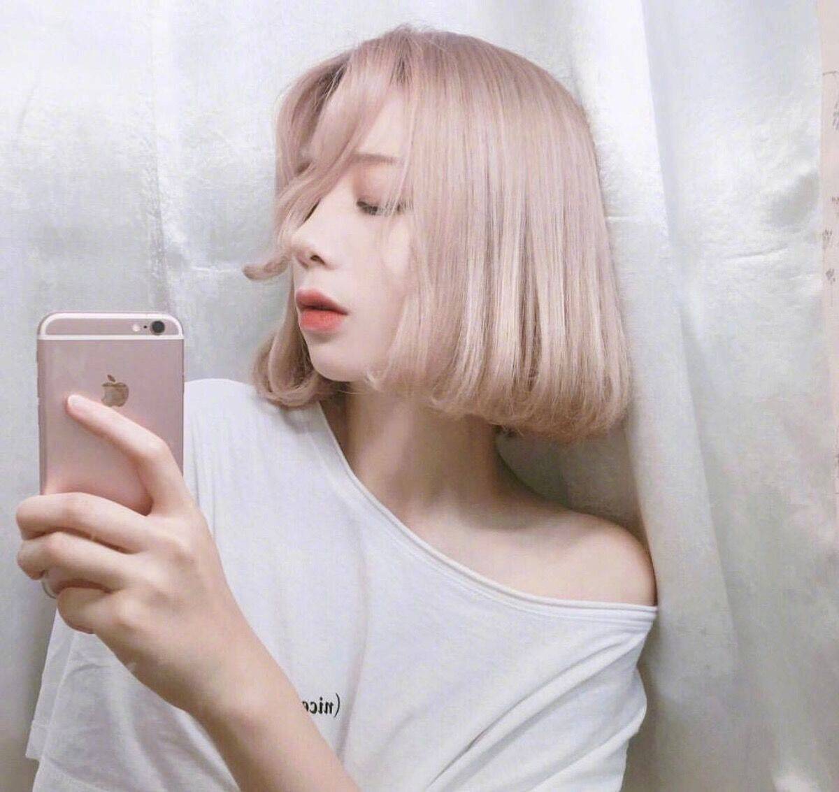 女人染黄头发,到底是"变美"了还是"变丑"了?大家怎么看?