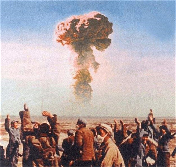 杨振宁回国后年薪有多少？看了清华开出的薪资，才知道他多了不起