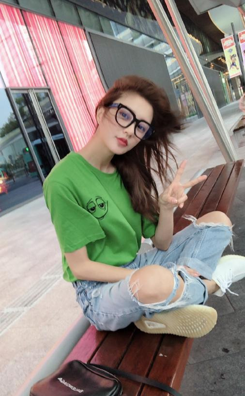 北京电影学院彭渤 网友们觉得她颜值如何可评论关注转发分享收藏