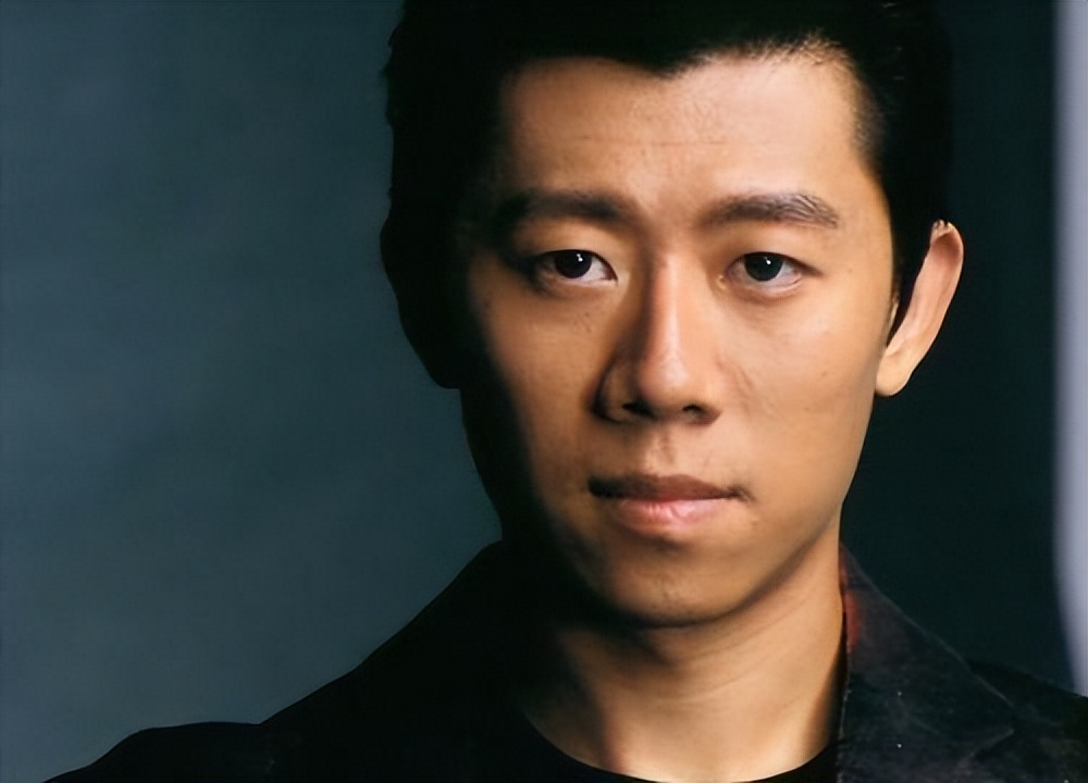 夏雨：与离异父母有隔阂，与高圆圆传绯闻，娶到袁泉三生有幸