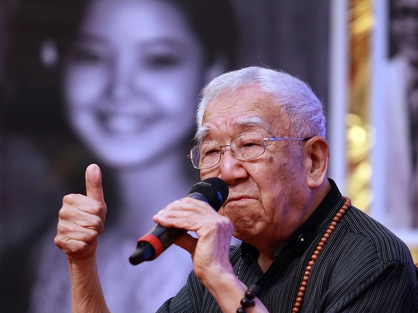 包揽邓丽君大半歌词，晚年却生活拮据，词坛泰斗庄奴经历了什么？