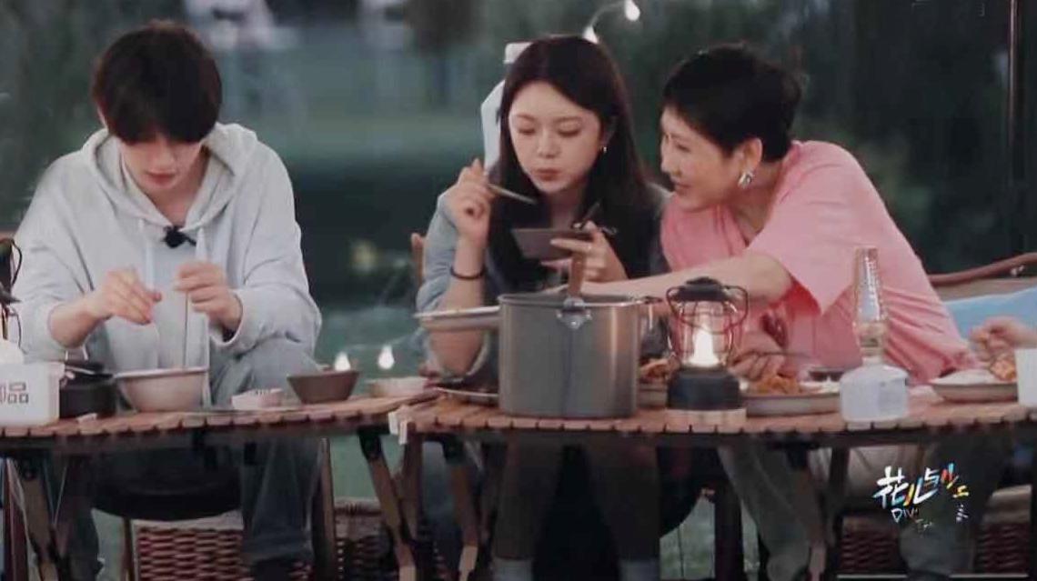 《花儿与少年4》首播槽点多，一团和气如流水账，丢失最初的道