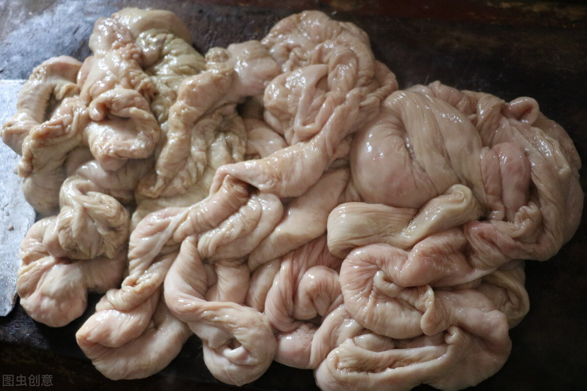 清洗猪肚大肠，加盐和面粉都不对！教你简单方法，干净卫生无异味