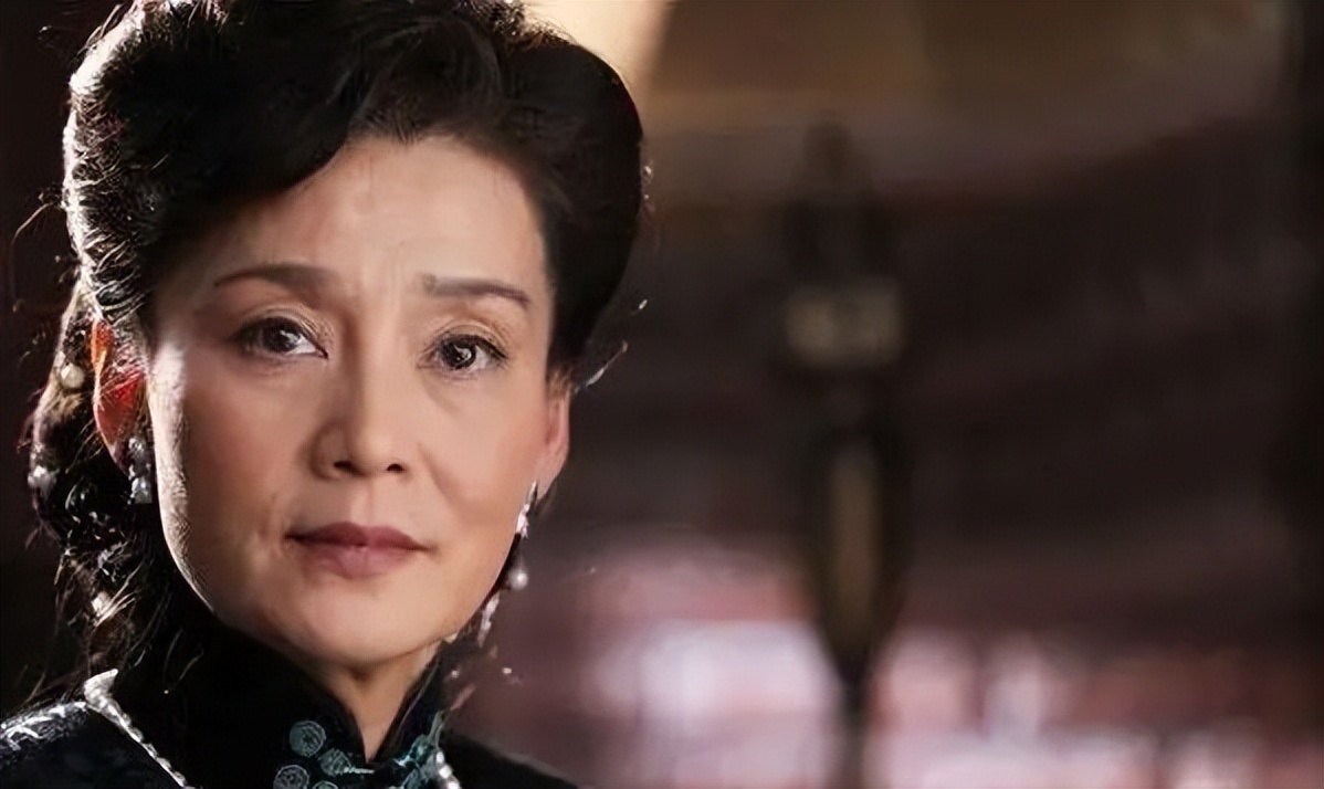 天生一张养尊处优的脸，自带贵妇气场，这6位“妈妈专业户”厉害