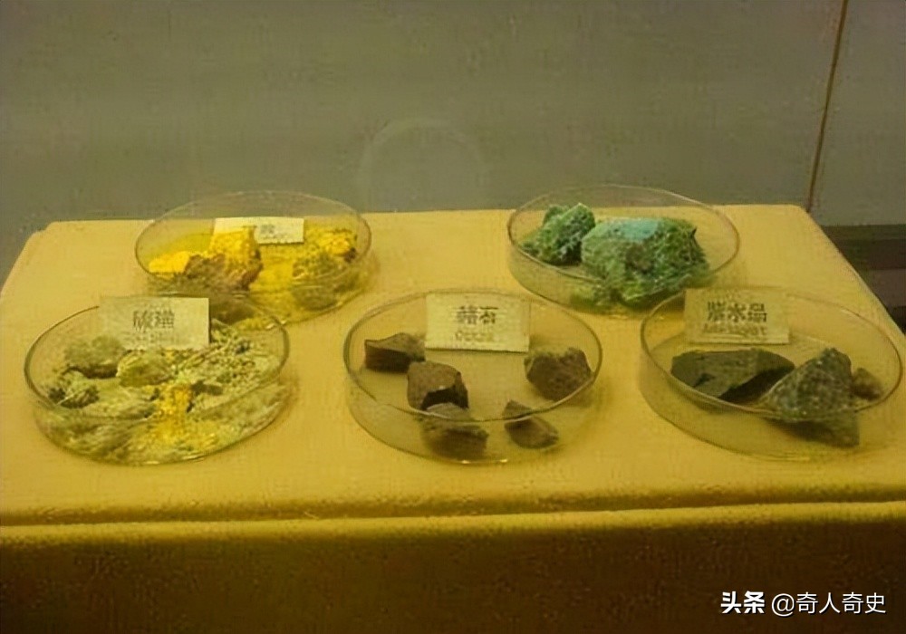 一座古墓挖出1600年前紅色藥丸,專家:這是古人的