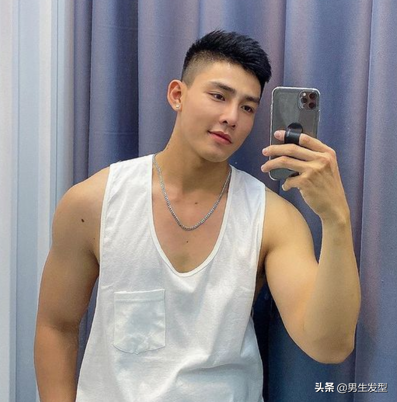 男生别嫌弃“两边铲”发型，这3款真的很帅气，谁剪谁好看