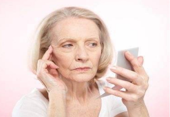 女性宫颈出现病变，腿部可能会发出“预警”，不妨留心观察下