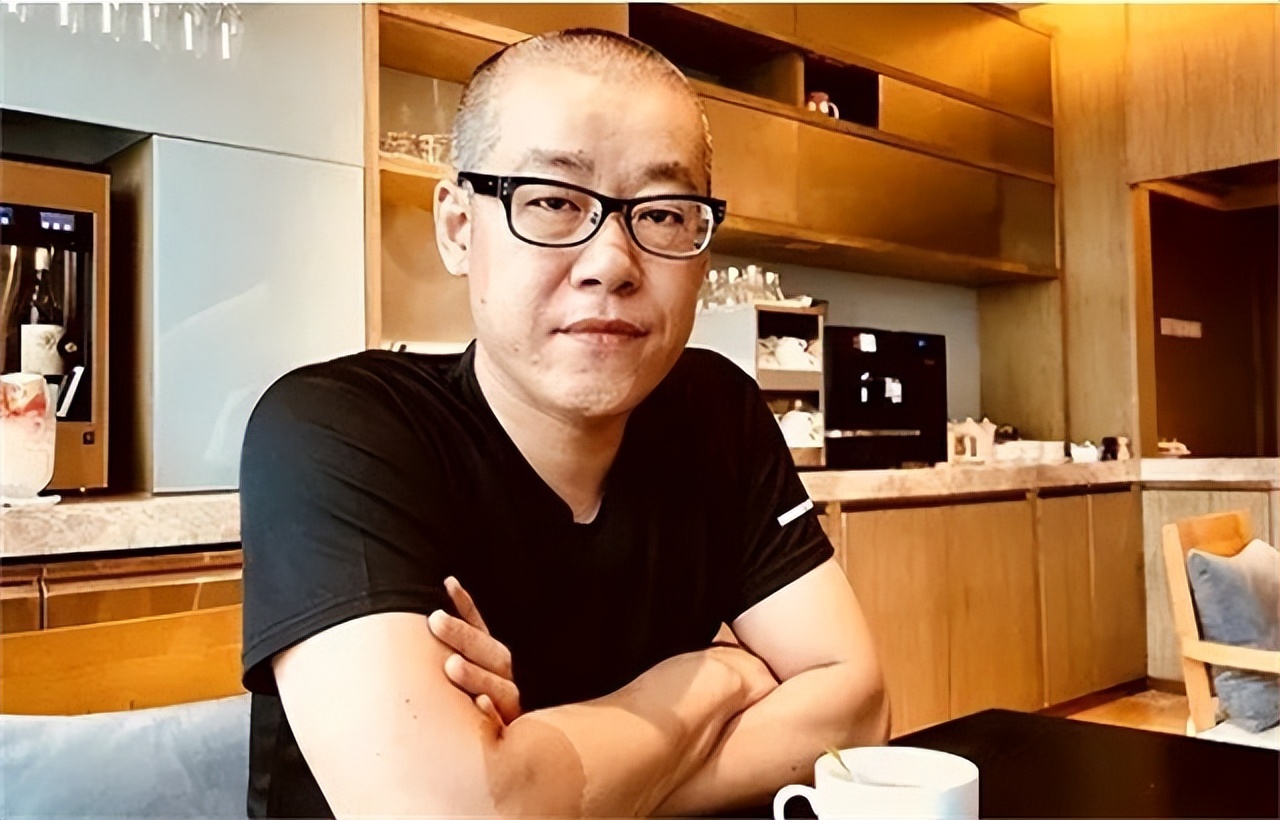 从教师到富豪，他靠10万枚比特币套现135亿后，却说比特币是骗局