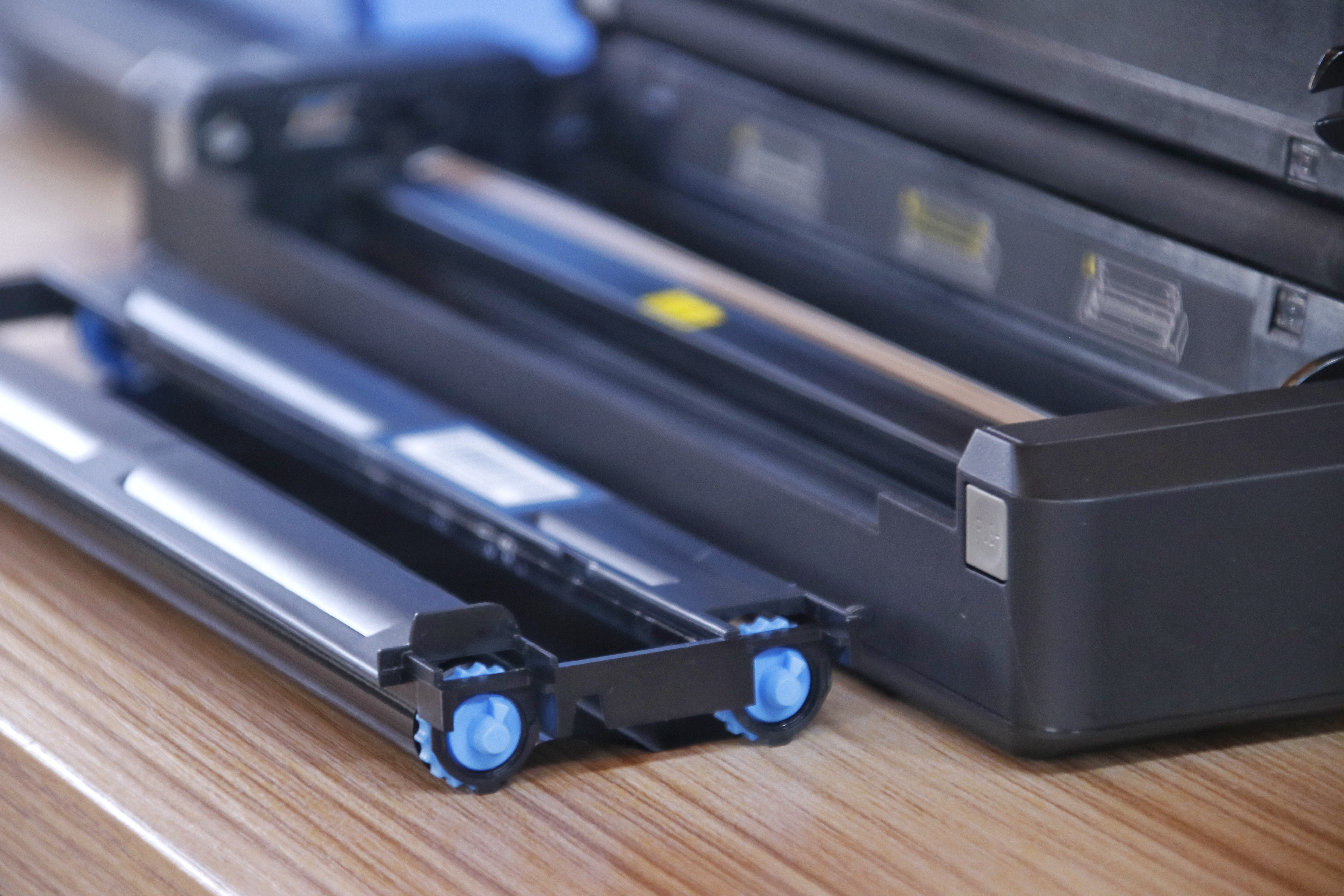 到底是什么原理，A4打印机竟可以放入背包，含义怎么做到的？