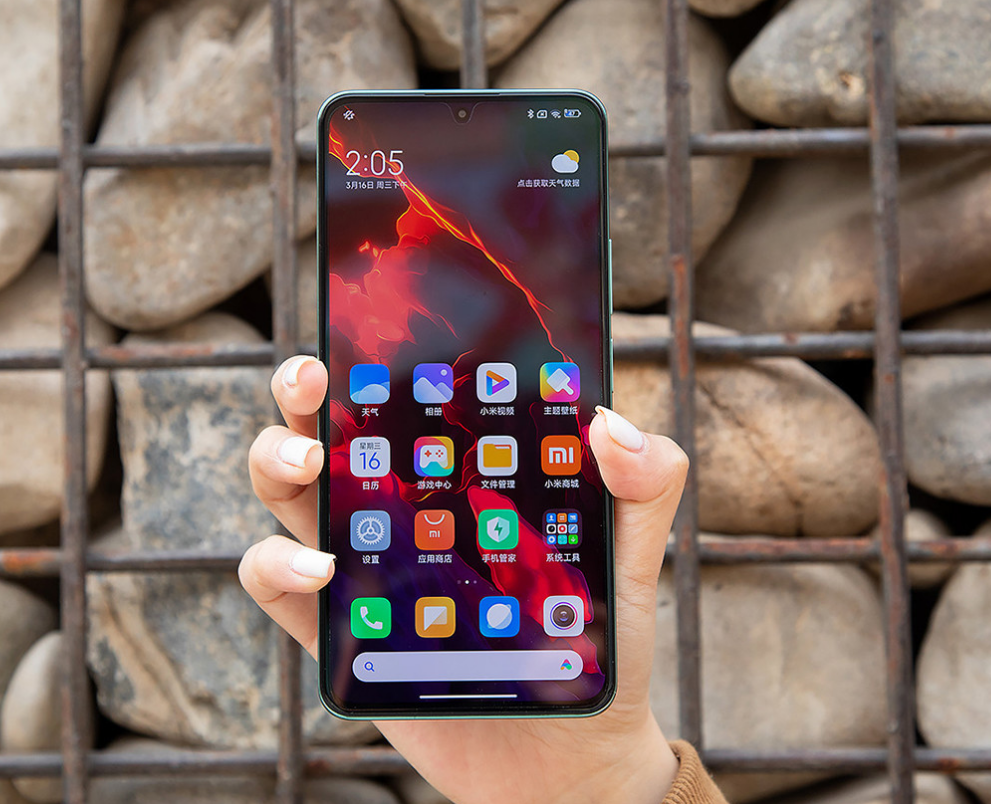 别花冤枉钱，这3款当下“最亲民”的旗舰手机，还能流畅用三五年