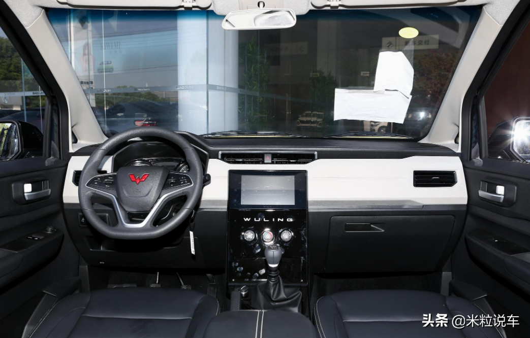 7.58万起！体验五菱征程：1.5T引擎，后驱7座，MPV榜单第五