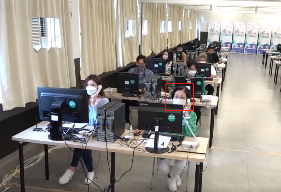 曾志伟汪明荃携港姐抗疫！亲自接听求助电话，港姐站一排打包物资