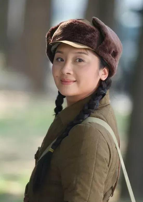 演员王新军：成名后抛妻弃子，把秦海璐宠成宝，前妻火了他却糊了