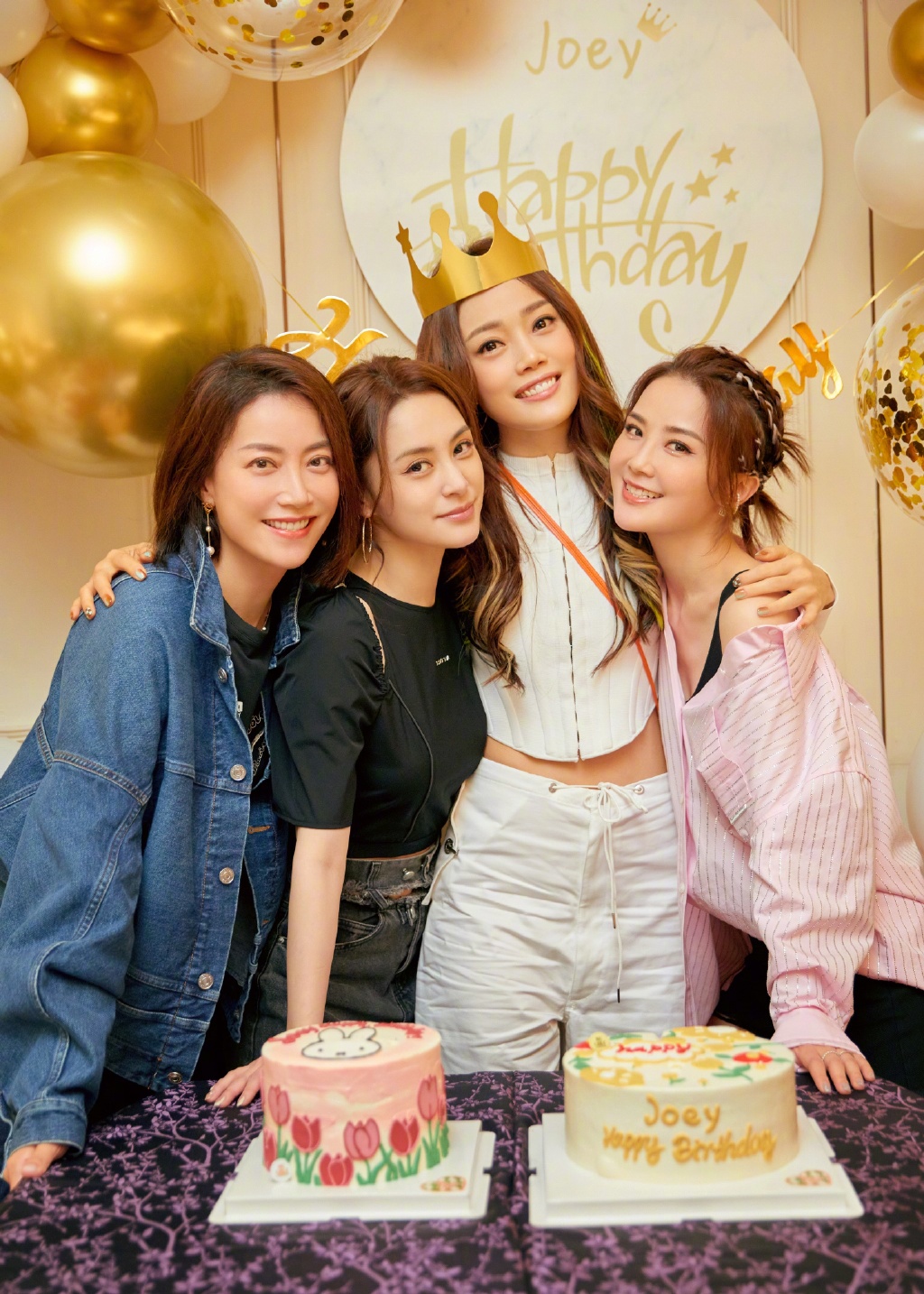 Twins霍汶希为42岁容祖儿庆生，相拥献吻姐妹情深，陈妍希送祝福