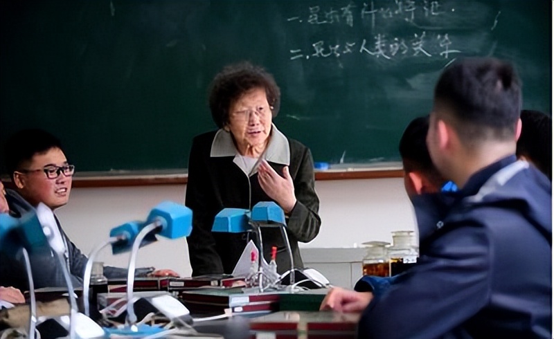 教师收入迎来大变动，工资“上涨”拉开距离，与农村教师大有不同