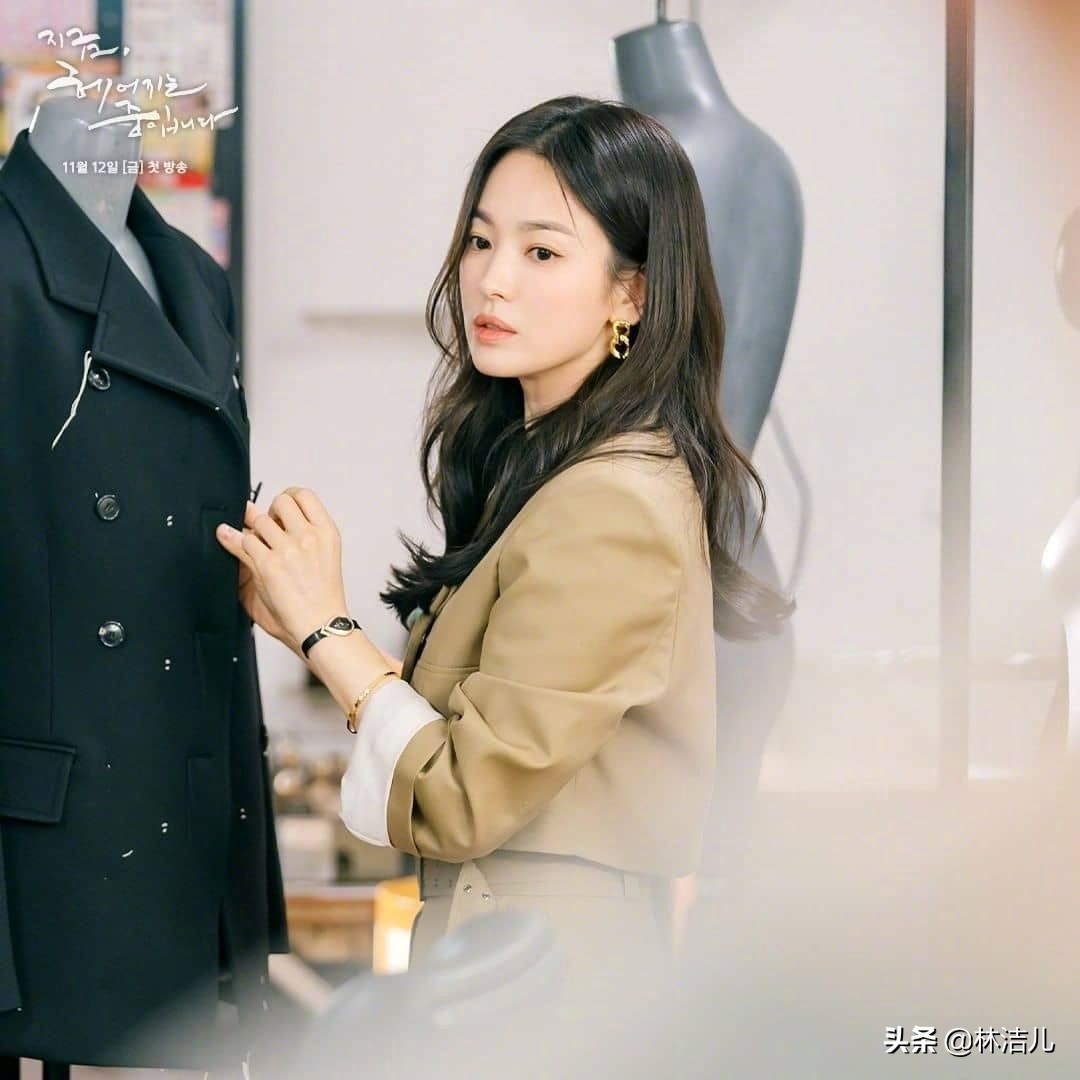 宋慧乔又带火了"八字刘海",这些年她的妆发,堪称是美妆风向标