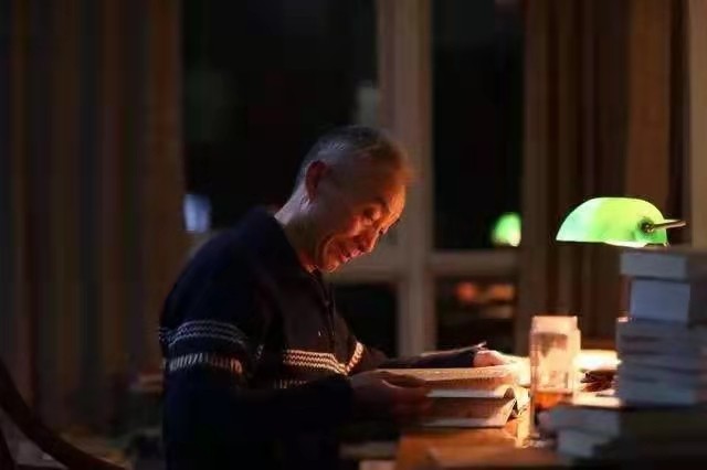 网红教授戴建业，被骂“疯狂捞金”，背后的原因让人泪目