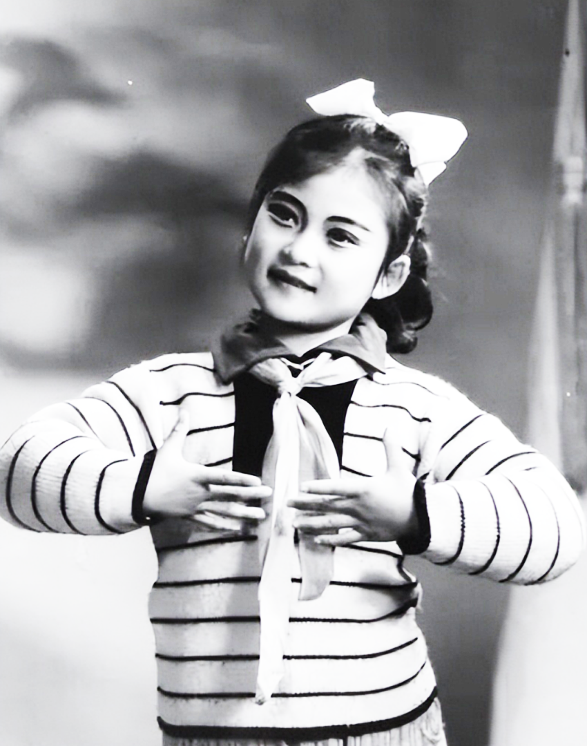 歌坛一颗耀眼的小星星，当年与程琳齐名，《妈妈的吻》传唱至今