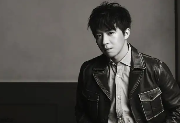 每日问答：蔡徐坤白鹿有事吗？鞠婧祎被孟子义截胡？俞灏明现状？