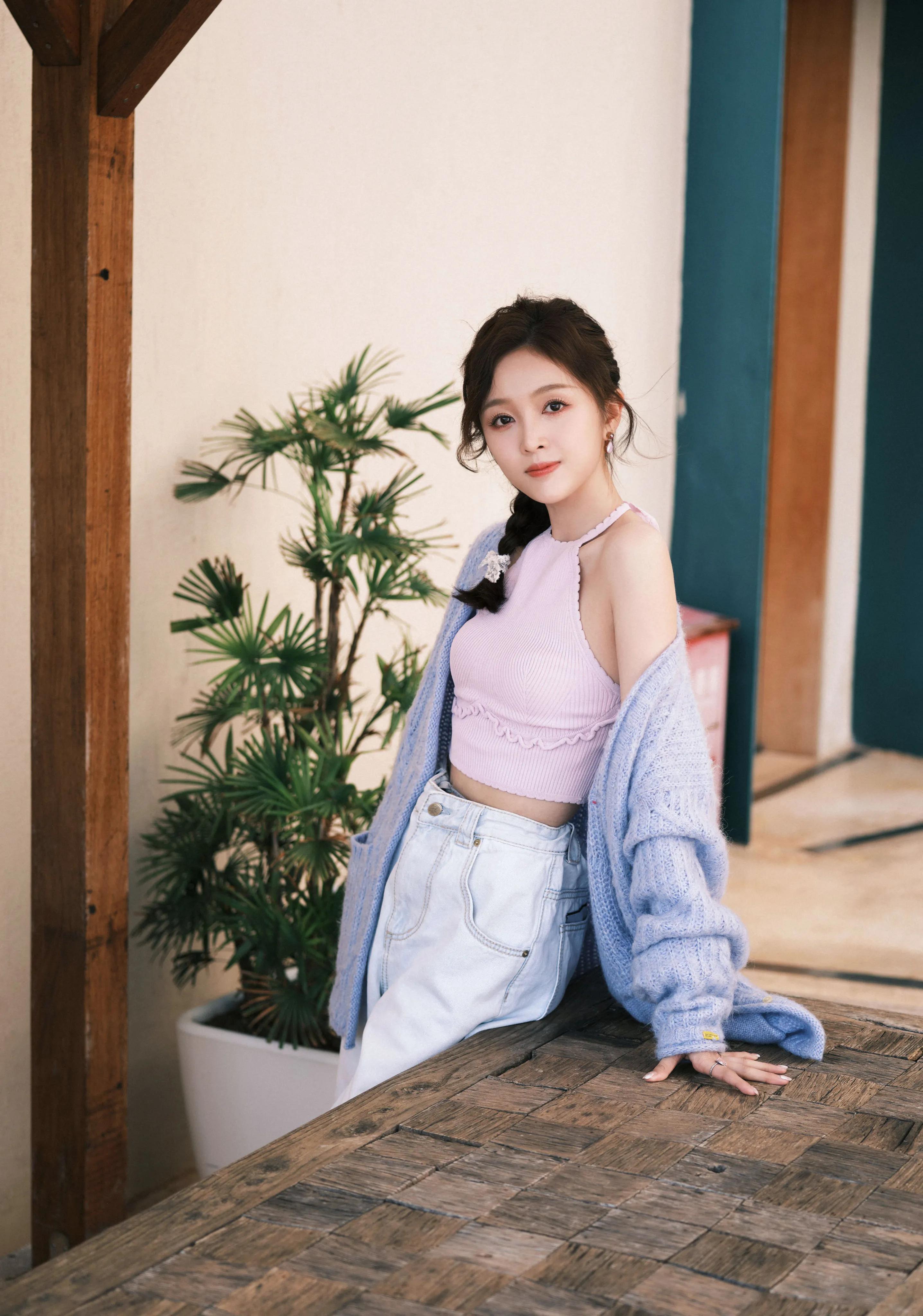 吴宣仪的悠闲时光。（高清）