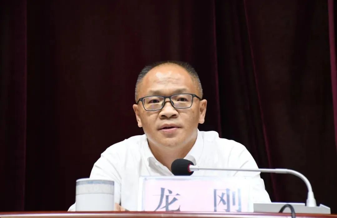 龙刚任中共东川区委书记