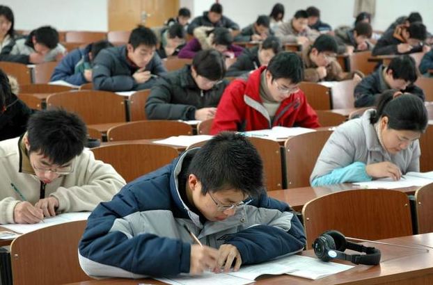 “编制”新变化，三大岗位摇身一变成“合同工”，教师也在其中？