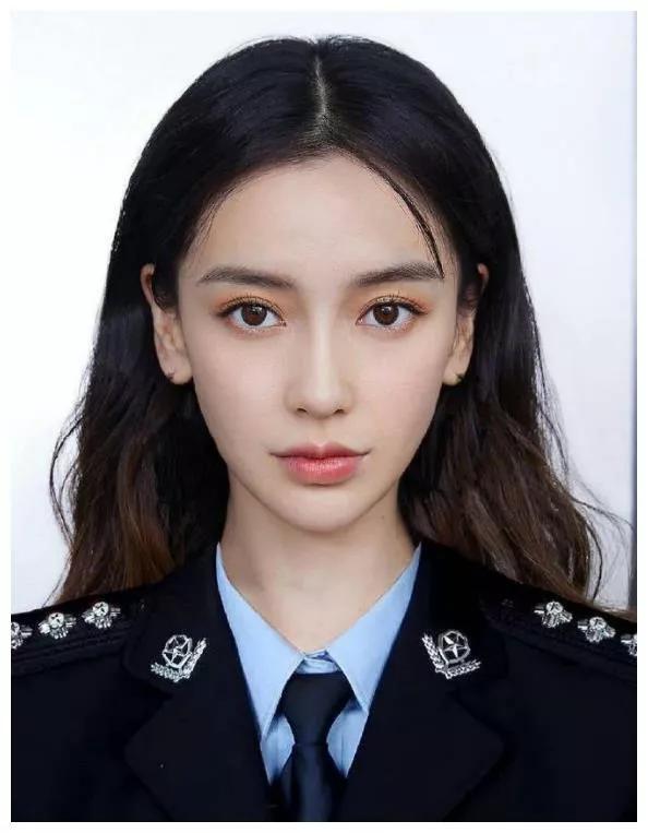24明星军装女神美照，气质唯美，自信从容，美丽大方