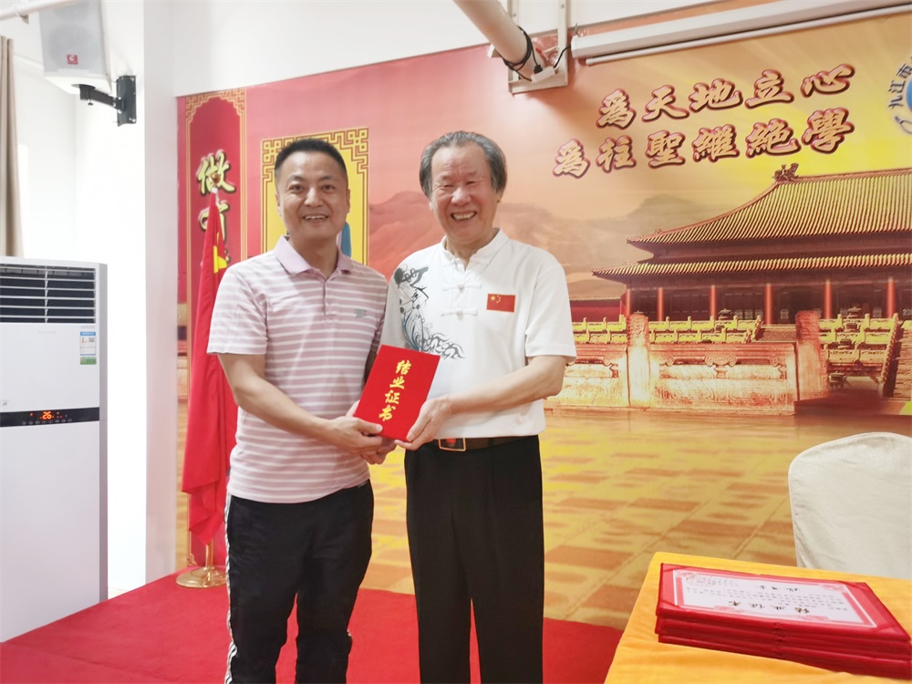 梅楚安公益书法授课弘扬传统文化
