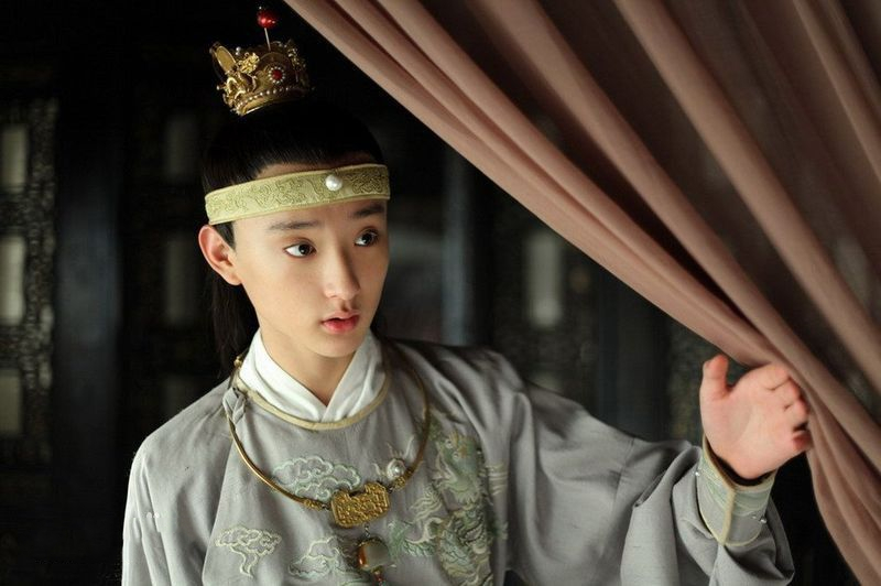 让人舔脚趾，当众凌辱学员，盘点那些令你难以想象的明星恶臭行为