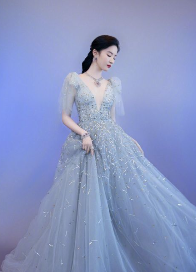 刘亦菲 公主裙的小姐姐，真的很美