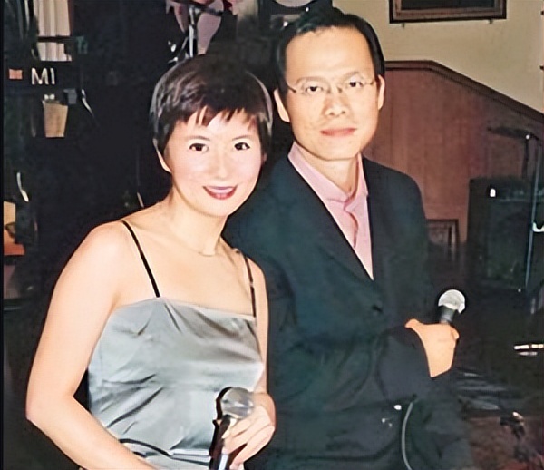 李宗盛叫他大哥，唱歌跑调公鸭嗓却被称为乐坛大佬，罗大佑凭什么