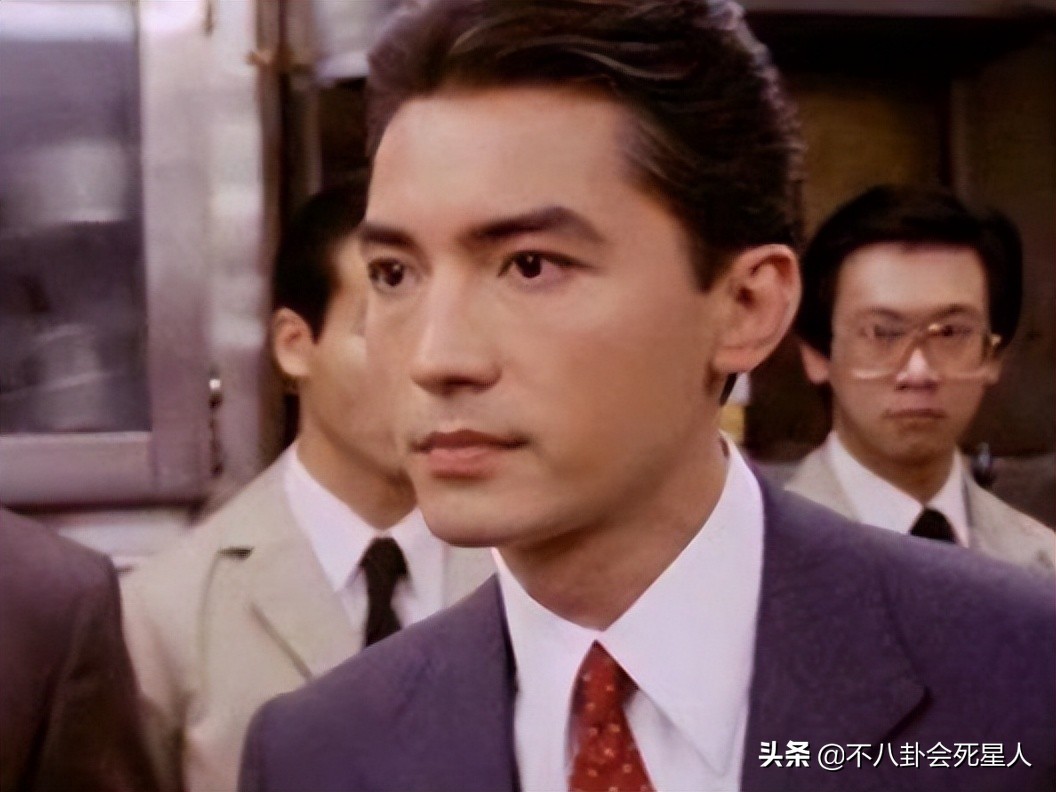 这6位明星一副福气、贵气相，却命运坎坷、早年丧母，太可惜