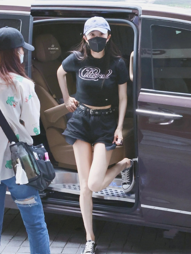 杨幂的少女感穿搭请收下