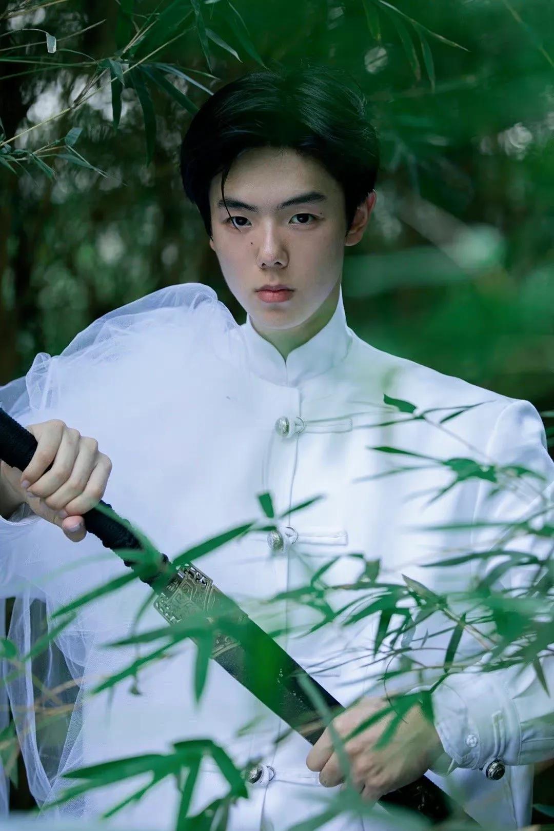 最近爆火的垫底辣孩