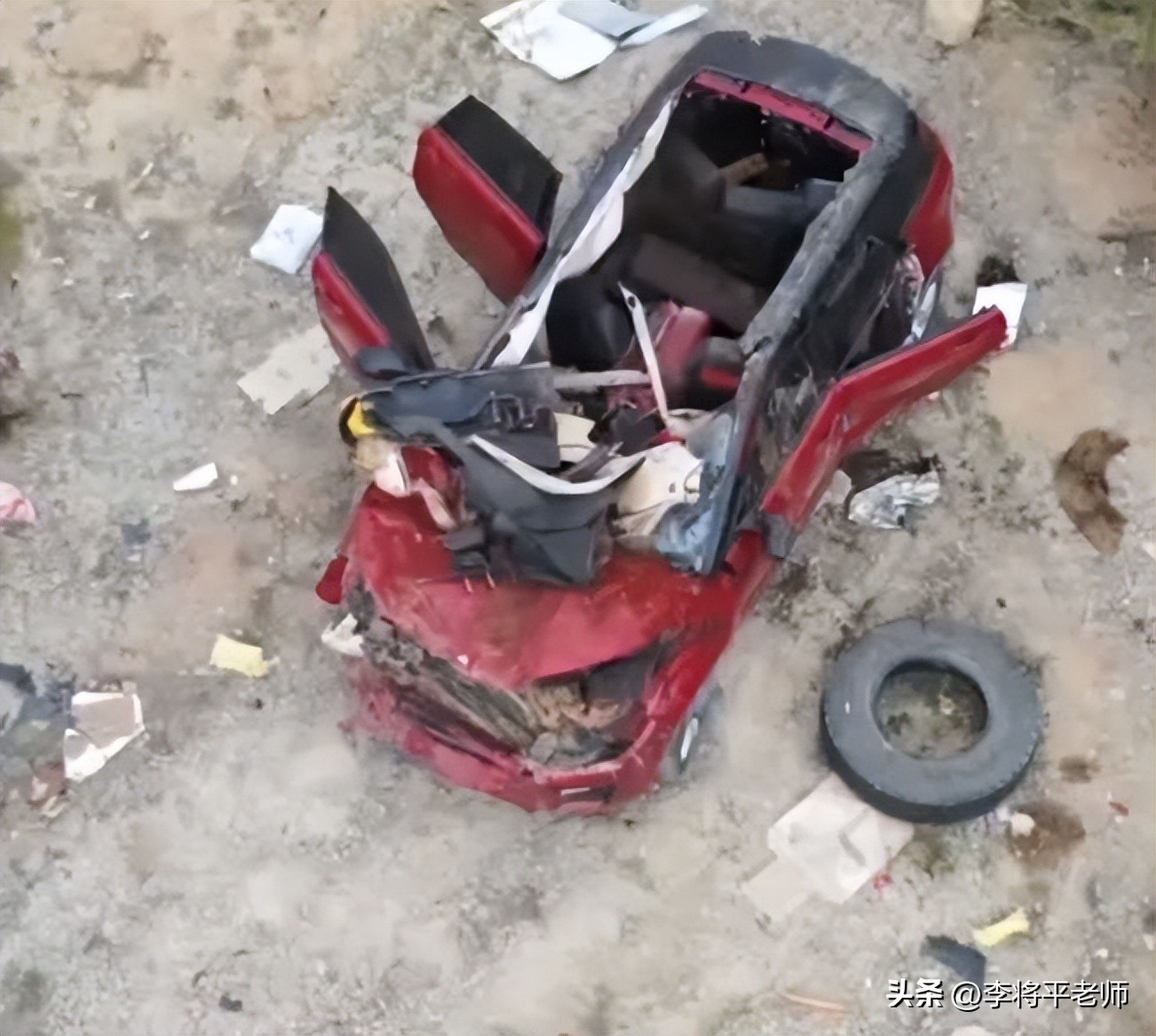 倒水打伞贴报纸，新能源车的天幕玻璃为何这么坑？车企：省钱啊