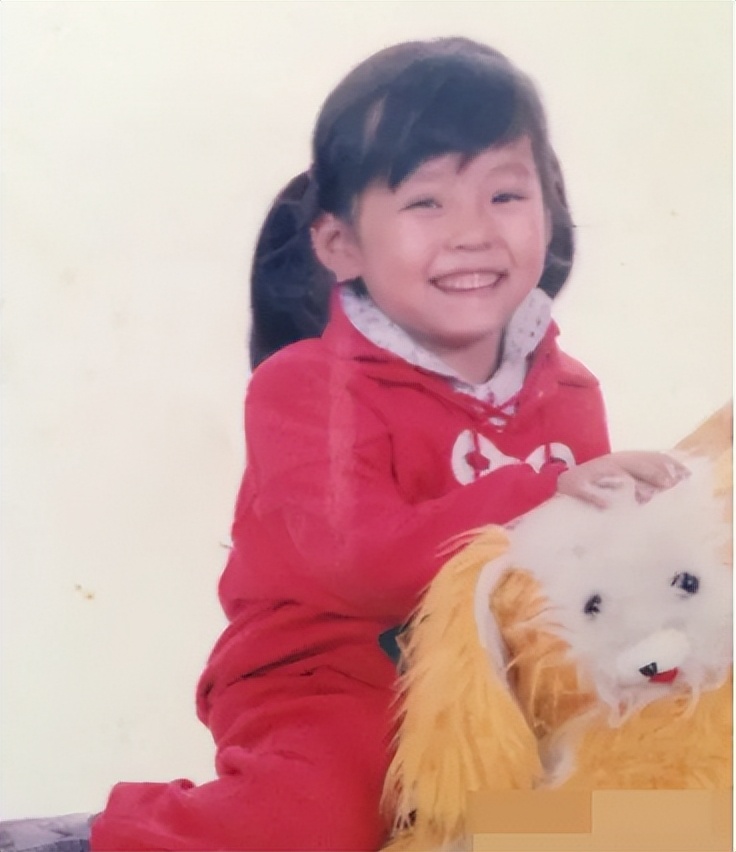 当了13年的赚钱工具，靠逼婚上位，张靓颖到底有多傻？